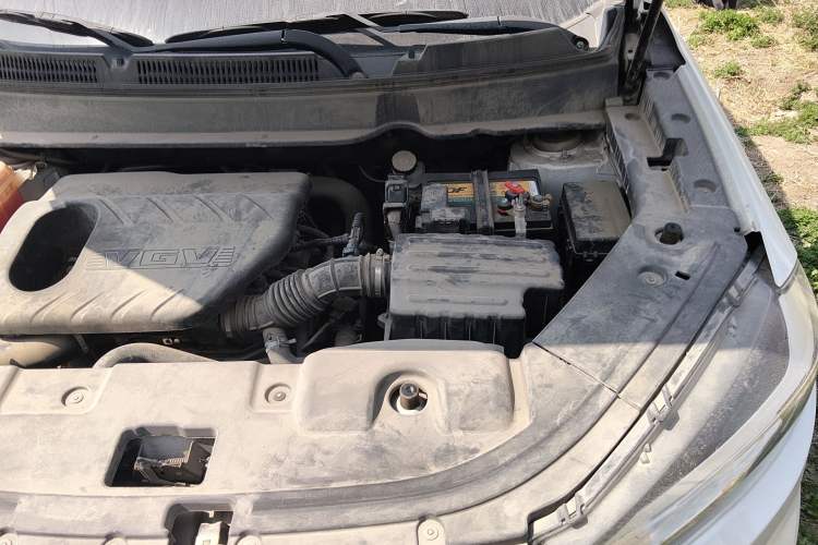 Used Sinotruk VGV U70 2020 1.5T Automatic Smart Luxury 7-Seater Engine Bay Left