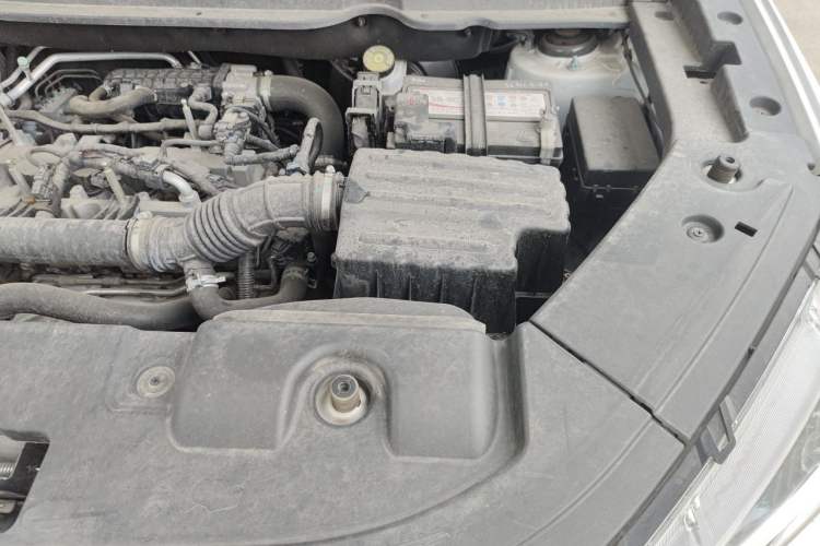 Used Sinotruk VGV U70 2020 1.5T Automatic Smart Luxury 7-Seater Engine Bay Left