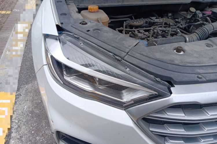Used Sinotruk VGV U70 2020 1.5T Automatic Smart Luxury 7-Seater Engine Bay Right