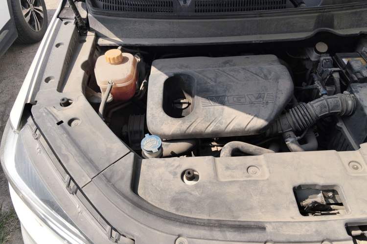 Used Sinotruk VGV U70 2020 1.5T Automatic Smart Luxury 7-Seater Engine Bay Right