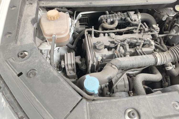 Used Sinotruk VGV U70 2020 1.5T Automatic Smart Luxury 7-Seater Engine Bay Right