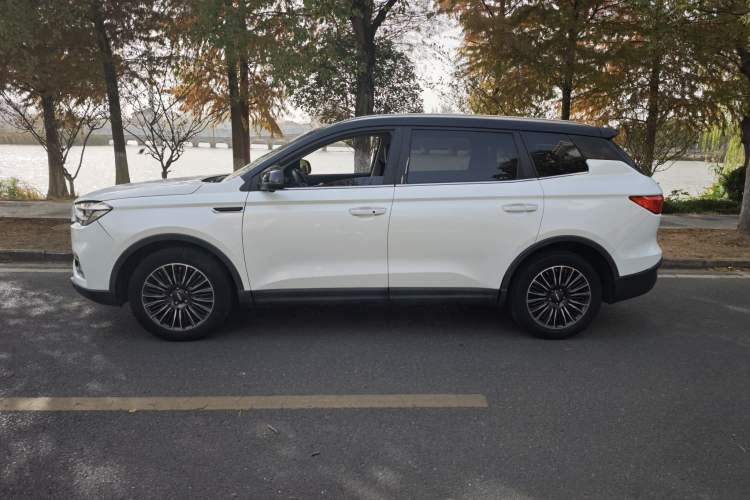 Used Sinotruk VGV U70 2020 1.5T Automatic Smart Luxury 7-Seater Exterior 4