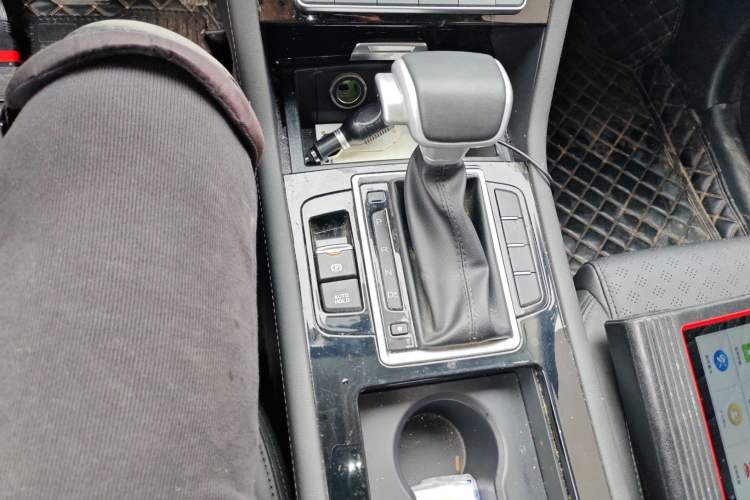 Used Sinotruk VGV U70 2020 1.5T Automatic Smart Enjoyment Elite Version 7 Seats Gear Lever