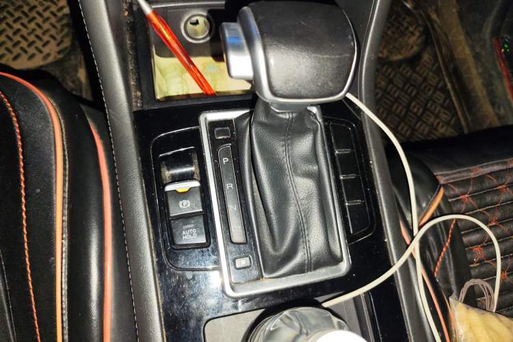 Used Sinotruk VGV U70 2020 1.5T Automatic Smart Luxury 7-Seater Gear Lever