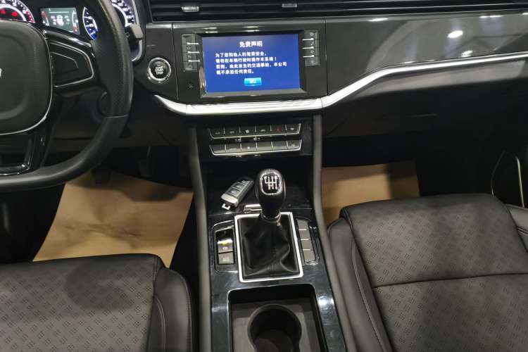 Used Sinotruk VGV U70 2020 1.5T Manual Elite Sunroof Version 5 Seats Gear Lever