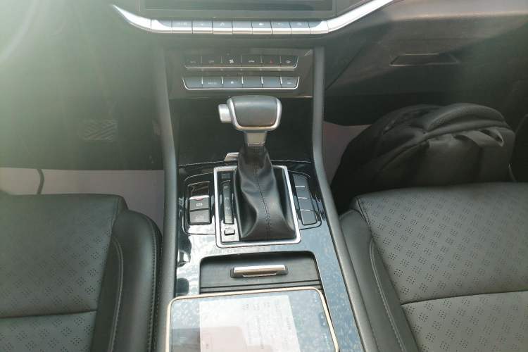 Used Sinotruk VGV U70 2020 1.5T Automatic Smart Enjoyment Elite Version 7 Seats Gear Lever