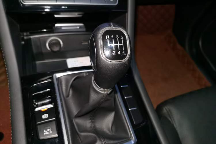 Used Sinotruk VGV U70 2020 1.5T Manual Elite Sunroof Version 5 Seats Gear Lever