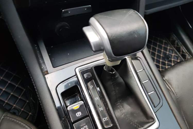 Used Sinotruk VGV U70 2020 1.5T Automatic Smart Enjoyment Elite Version 7 Seats Gear Lever