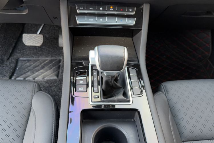 Used Sinotruk VGV U70 2020 1.5T Automatic Smart Enjoyment Elite Navigation Version 7 Seats Gear Lever