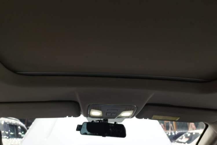 Used Sinotruk VGV U70 2020 1.5T Manual Elite Sunroof Version 5 Seats Headliner