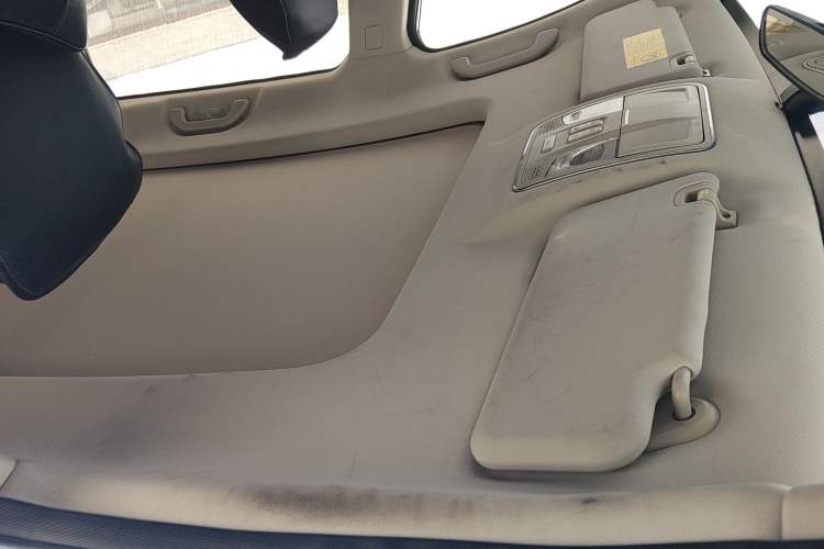 Used Sinotruk VGV U70 2020 1.5T Automatic Smart Luxury 7-Seater Headliner