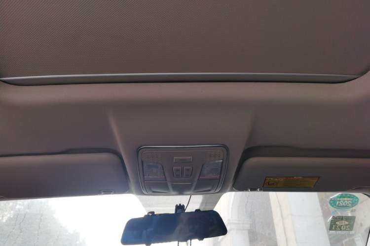 Used Sinotruk VGV U70 2020 1.5T Manual Luxury Edition 7 Seats Headliner