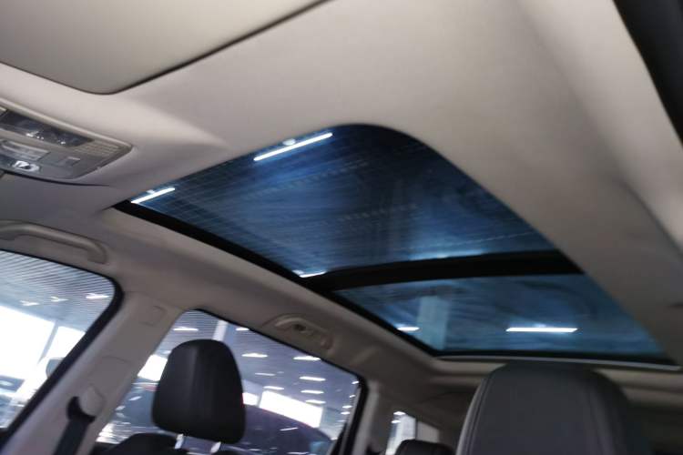 Used Sinotruk VGV U70 2020 1.5T Manual Elite Sunroof Version 5 Seats Headliner