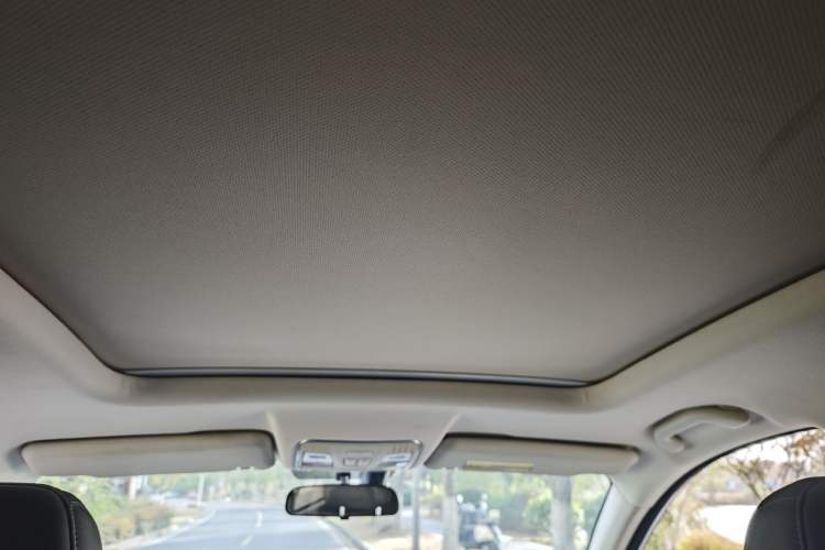 Used Sinotruk VGV U70 2020 1.5T Automatic Smart Luxury 7-Seater Headliner