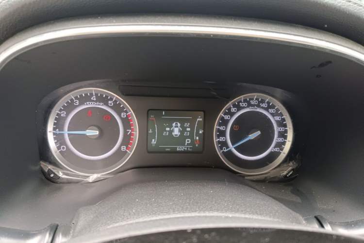 Used Sinotruk VGV U70 2020 1.5T Automatic Smart Luxury 7-Seater Instrument Cluster