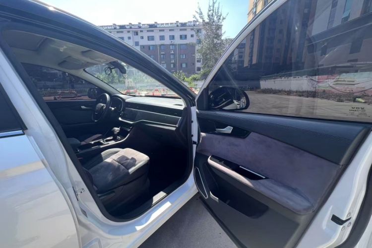 Used Sinotruk VGV U70 2020 1.5T Automatic Smart Luxury 7-Seater Interior 2