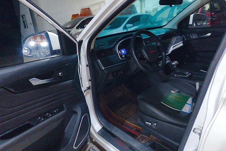 Used Sinotruk VGV U70 2020 1.5T Automatic Smart Luxury 7-Seater Interior 3