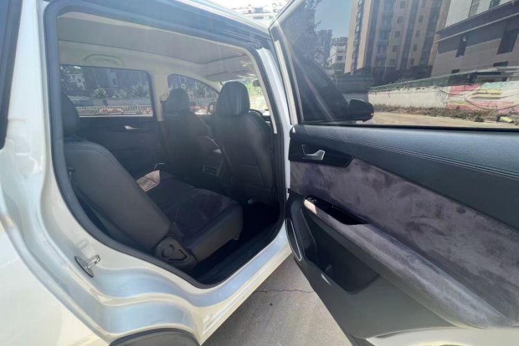 Used Sinotruk VGV U70 2020 1.5T Automatic Smart Luxury 7-Seater Interior 3