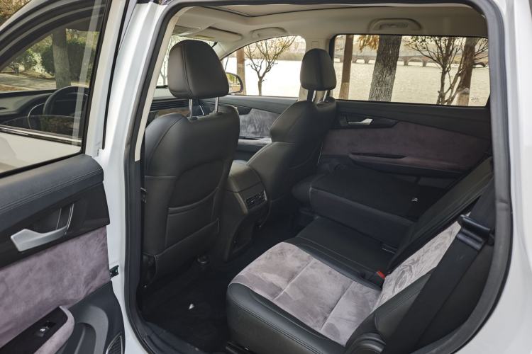 Used Sinotruk VGV U70 2020 1.5T Automatic Smart Luxury 7-Seater Interior 3