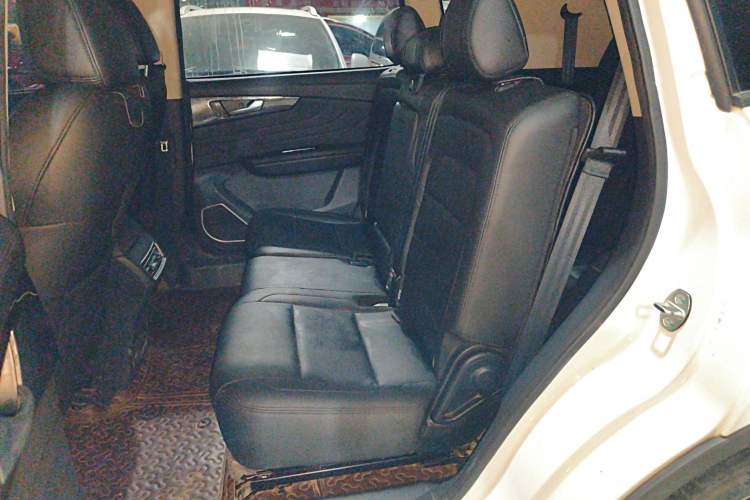 Used Sinotruk VGV U70 2020 1.5T Automatic Smart Luxury 7-Seater Interior 4