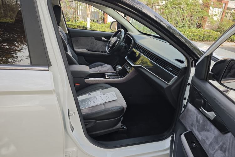 Used Sinotruk VGV U70 2020 1.5T Automatic Smart Luxury 7-Seater Interior 7