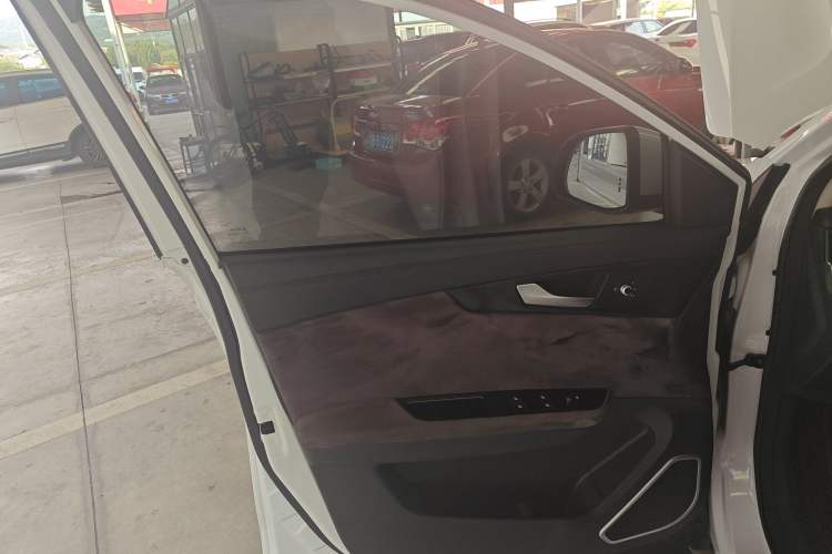 Used Sinotruk VGV U70 2020 1.5T Automatic Smart Luxury Edition 5 Seats Left Front Door Interior