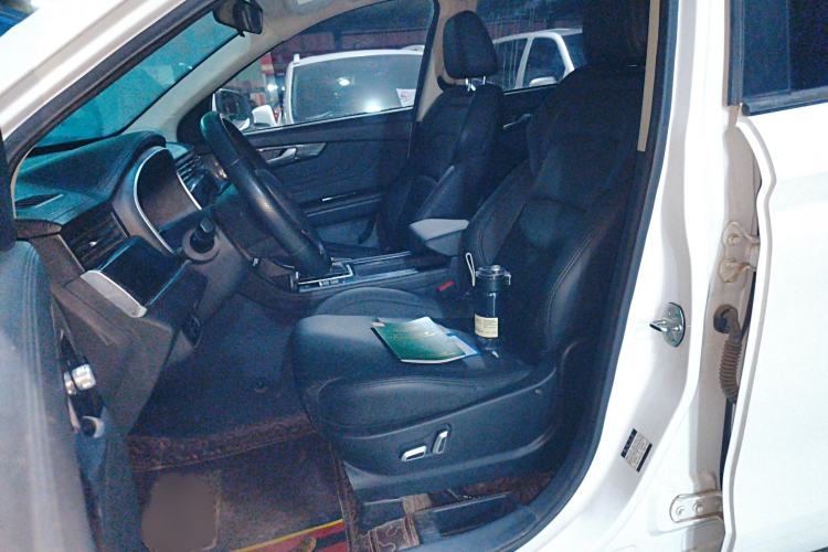 Used Sinotruk VGV U70 2020 1.5T Automatic Smart Luxury 7-Seater Left Front Seat