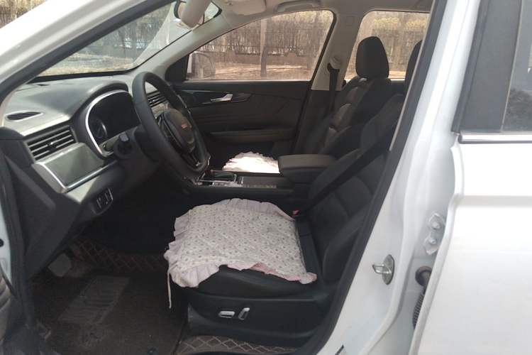 Used Sinotruk VGV U70 2020 1.5T Automatic Smart Luxury 7-Seater Left Front Seat
