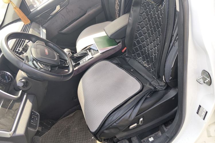 Used Sinotruk VGV U70 2020 1.5T Automatic Smart Luxury 7-Seater Left Front Seat