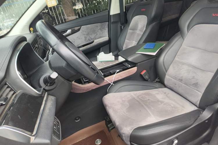 Used Sinotruk VGV U70 2020 1.5T Automatic Smart Luxury 7-Seater Left Front Seat