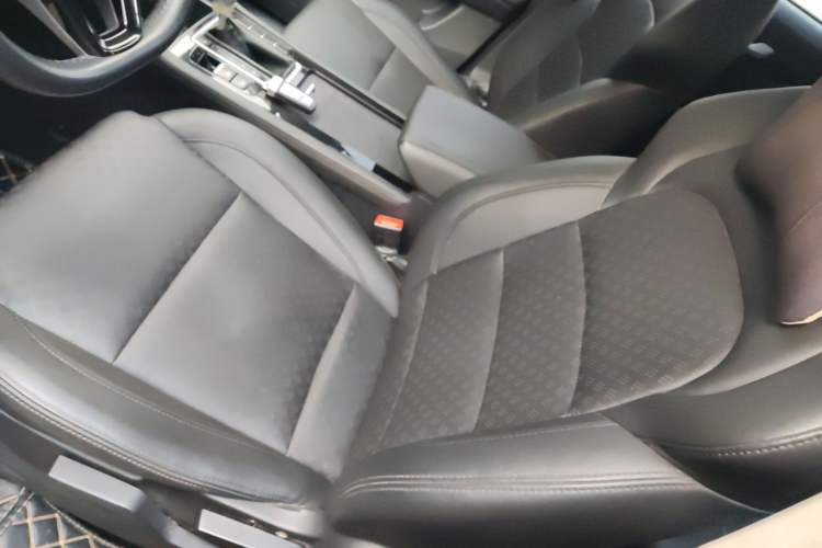 Used Sinotruk VGV U70 2020 1.5T Automatic Smart Enjoyment Elite Version 7 Seats Left Front Seat