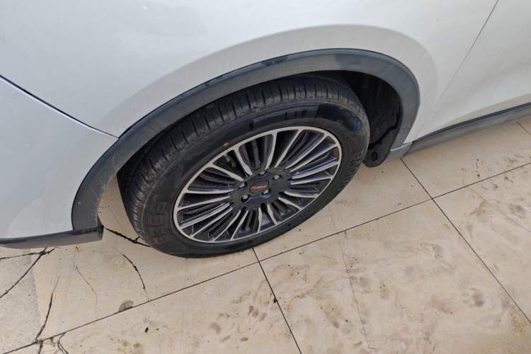 Used Sinotruk VGV U70 2020 1.5T Automatic Smart Enjoyment Elite Version 7 Seats Left Front Wheel Hub