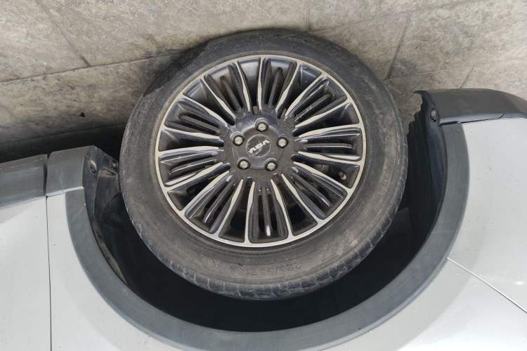 Used Sinotruk VGV U70 2020 1.5T Automatic Smart Enjoyment Elite Edition 5 Seats Left Front Wheel Hub