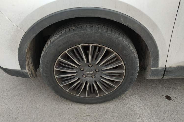 Used Sinotruk VGV U70 2020 1.5T Automatic Smart Luxury 7-Seater Left Front Wheel Hub