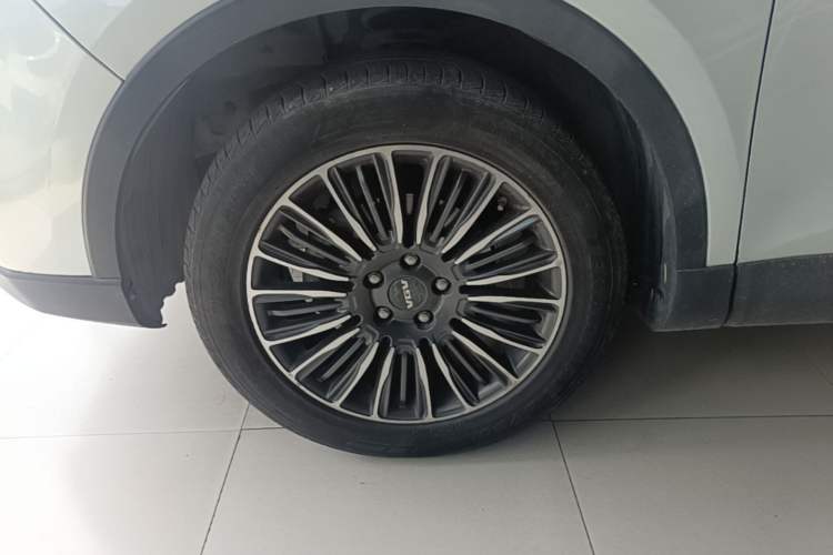 Used Sinotruk VGV U70 2020 1.5T Automatic Smart Enjoyment Elite Version 7 Seats Left Front Wheel Hub