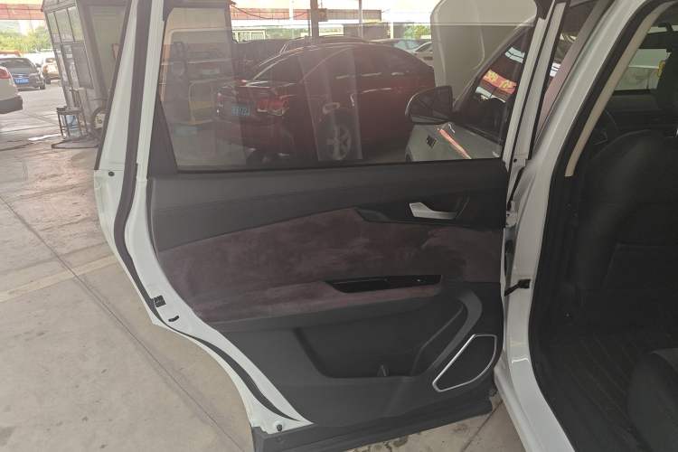 Used Sinotruk VGV U70 2020 1.5T Automatic Smart Luxury Edition 5 Seats Left Rear Door Interior