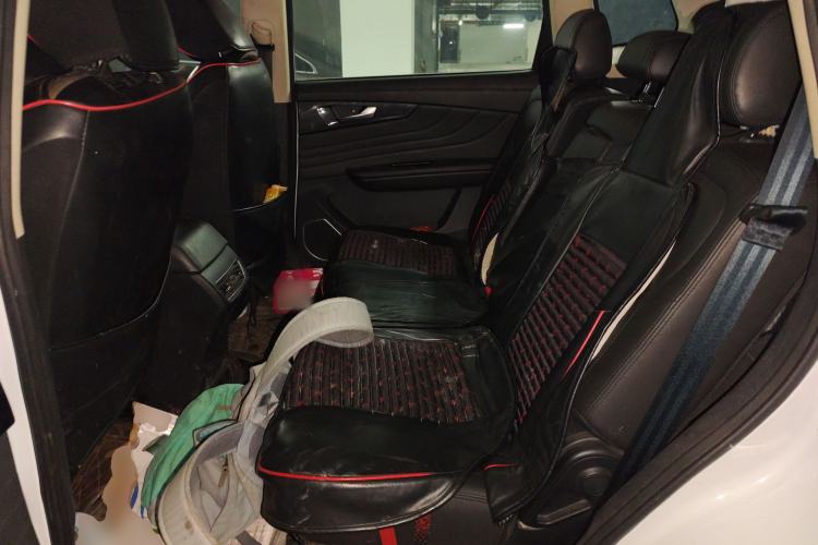Used Sinotruk VGV U70 2020 1.5T Automatic Smart Luxury 7-Seater Left Rear Seat