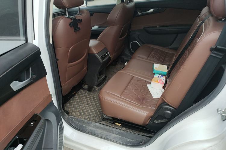 Used Sinotruk VGV U70 2020 1.5T Automatic Smart Luxury 7-Seater Left Rear Seat