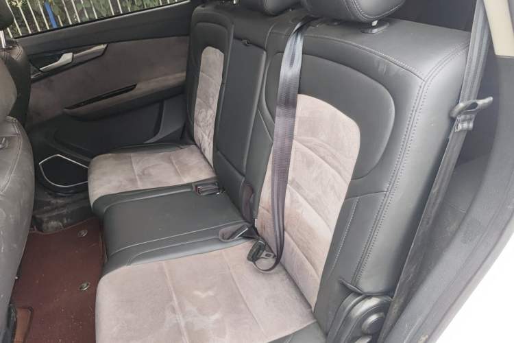 Used Sinotruk VGV U70 2020 1.5T Automatic Smart Luxury 7-Seater Left Rear Seat