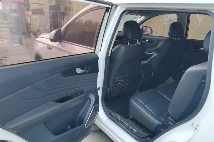 Used Sinotruk VGV U70 2020 1.5T Manual Luxury Edition 7 Seats Left Rear Seat