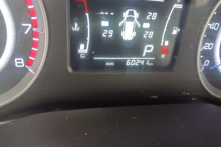Used Sinotruk VGV U70 2020 1.5T Automatic Smart Luxury 7-Seater Odometer Close Up