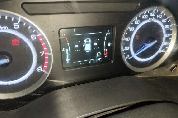 Used Sinotruk VGV U70 2020 1.5T Automatic Smart Luxury 7-Seater Odometer Close Up