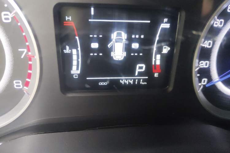 Used Sinotruk VGV U70 2020 1.5T Automatic Smart Luxury 7-Seater Odometer Close Up