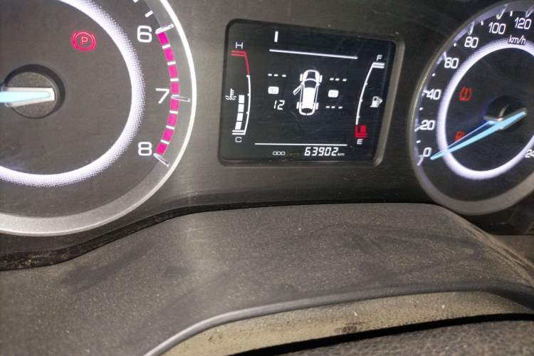 Used Sinotruk VGV U70 2020 1.5T Manual Elite Sunroof Version 7 Seats Odometer Close Up