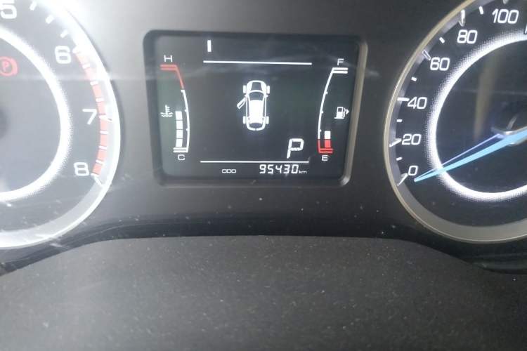 Used Sinotruk VGV U70 2020 1.5T Automatic Smart Luxury 7-Seater Odometer Close Up