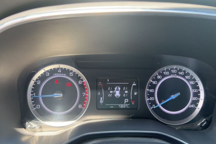 Used Sinotruk VGV U70 2020 1.5T Automatic Smart Luxury 7-Seater Odometer Close Up