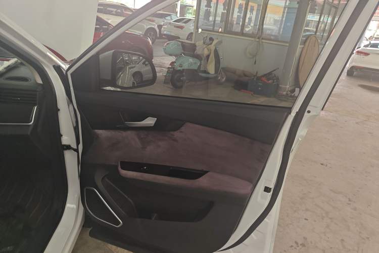 Used Sinotruk VGV U70 2020 1.5T Automatic Smart Luxury Edition 5 Seats Right Front Door Interior