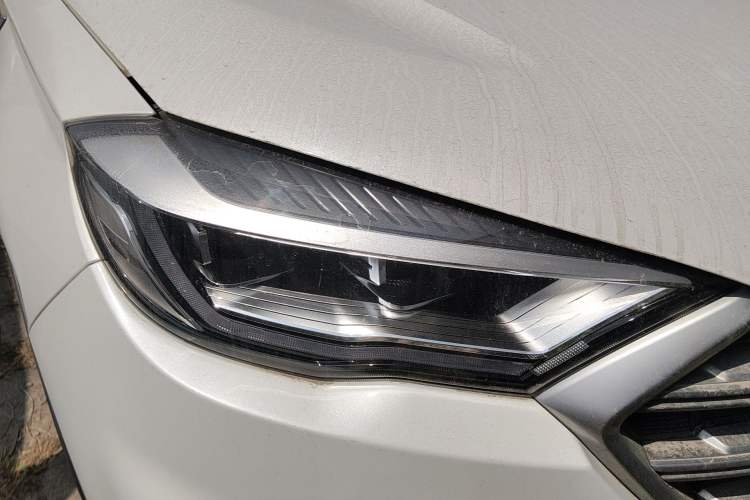 Used Sinotruk VGV U70 2020 1.5T Automatic Smart Luxury 7-Seater Right Front Headlight