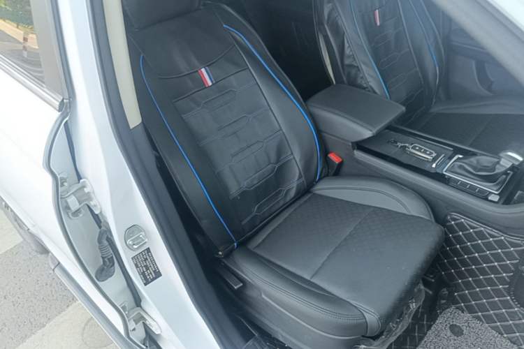 Used Sinotruk VGV U70 2020 1.5T Automatic Smart Enjoyment Elite Version 7 Seats Right Front Seat