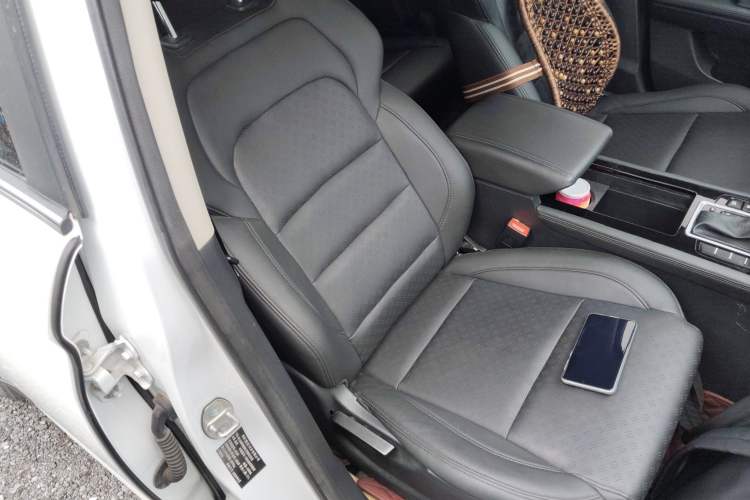 Used Sinotruk VGV U70 2020 1.5T Automatic Smart Enjoyment Elite Navigation Version 7 Seats Right Front Seat